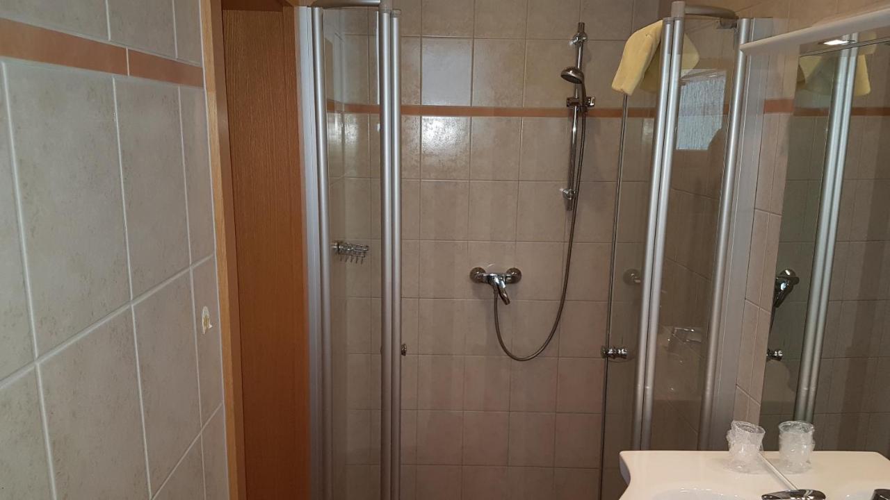 Landgasthof "Zur Linde" Irmelshausen Ngoại thất bức ảnh